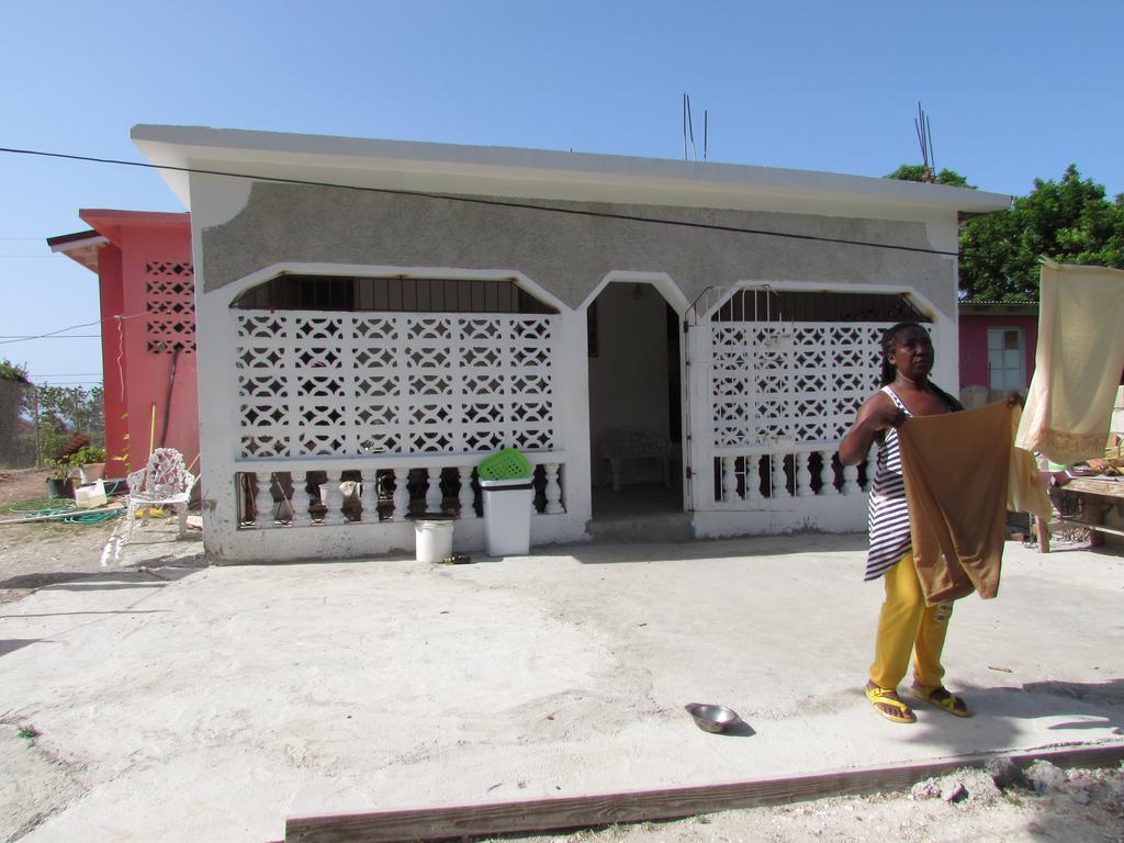 Tina'S Guest House Ocho Rios Exterior photo