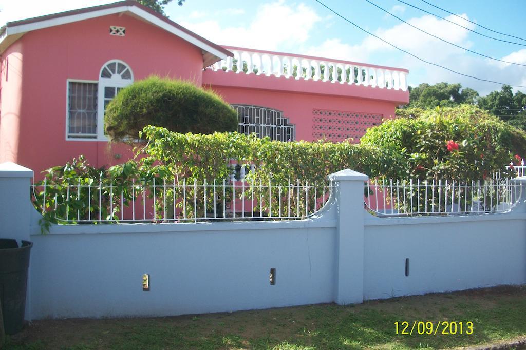 Tina'S Guest House Ocho Rios Exterior photo